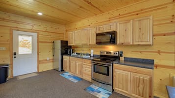 Coffee/tea maker, fridge, microwave, stovetop