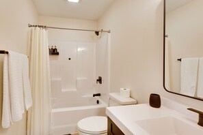 Hair dryer, towels - Professional Base in Williston! New-Build Townhome (Williston)