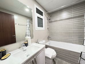 Bathroom - Luxury 3BR  Sea & Skyline View  Noor Mosque view (Sharjah)