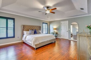 3 bedrooms, iron/ironing board, Internet, bed sheets - Group-Friendly Palmetto Oasis Near Beaches (Palmetto)
