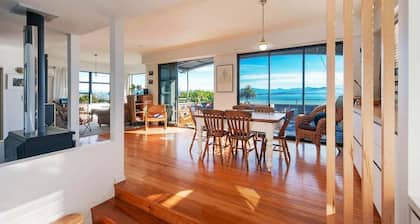 Moana Escape - Tasman Bay Views, Pool, Spa & Sauna