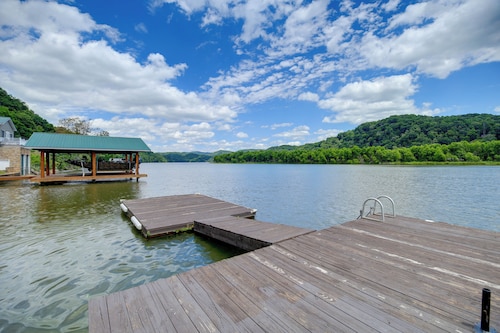 Fire Pit & Floating Dock! Claytor Lake Hideout