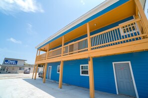 Exterior - Economy Full Bed|Smk (Corpus Christi TX)