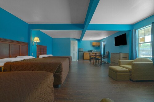 3 Full Bed with Kitchenette