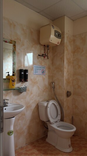 Shower, hair dryer, towels, soap - Loop Hostel Cao Bang (Cao Bang)
