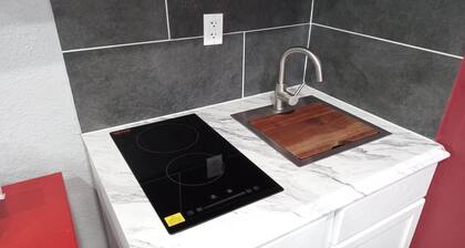 King Bed with Kitchenette Non-Smoking