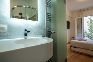Shower, hair dryer, towels, shampoo - Syntagma Gem 2 Steps from Syntagma Square (Athina)