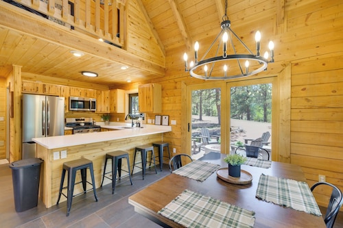 Refined Mountain-View Retreat in Florissant!