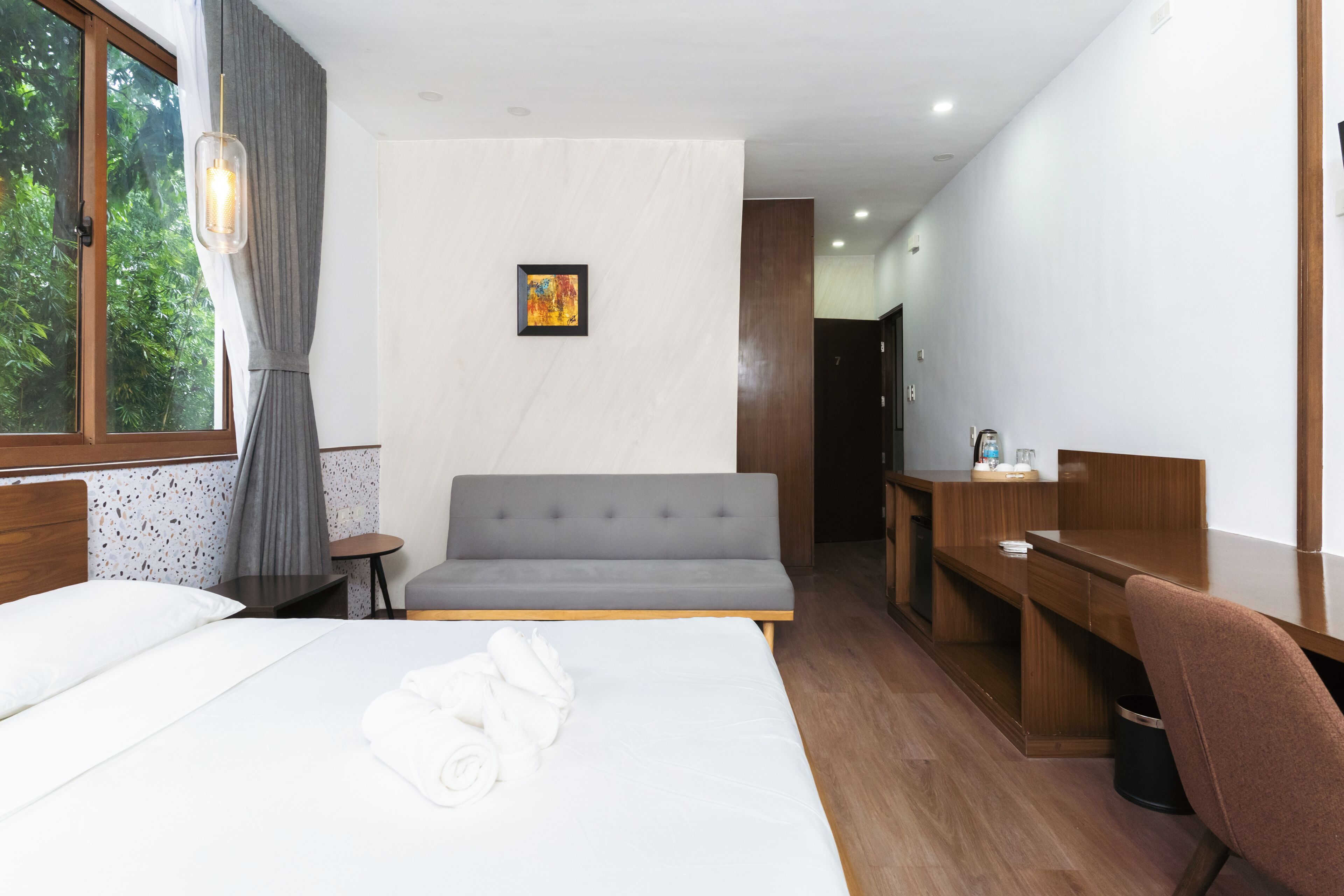 Deluxe Double Room, 1 Queen Bed, Garden View | WiFi (free)