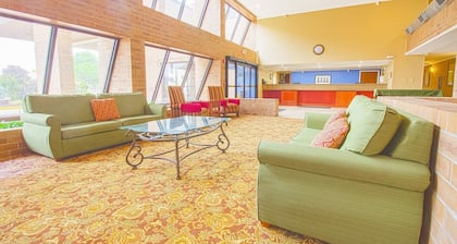 2 Full Beds with Kitchenette