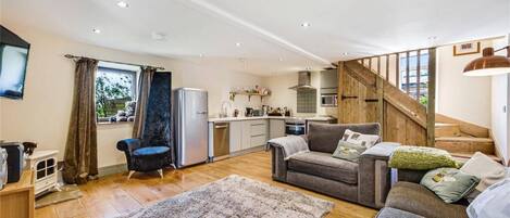 House, 2 Bedrooms, Accessible | Living room