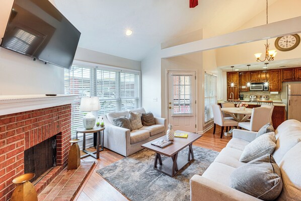 TV, fireplace