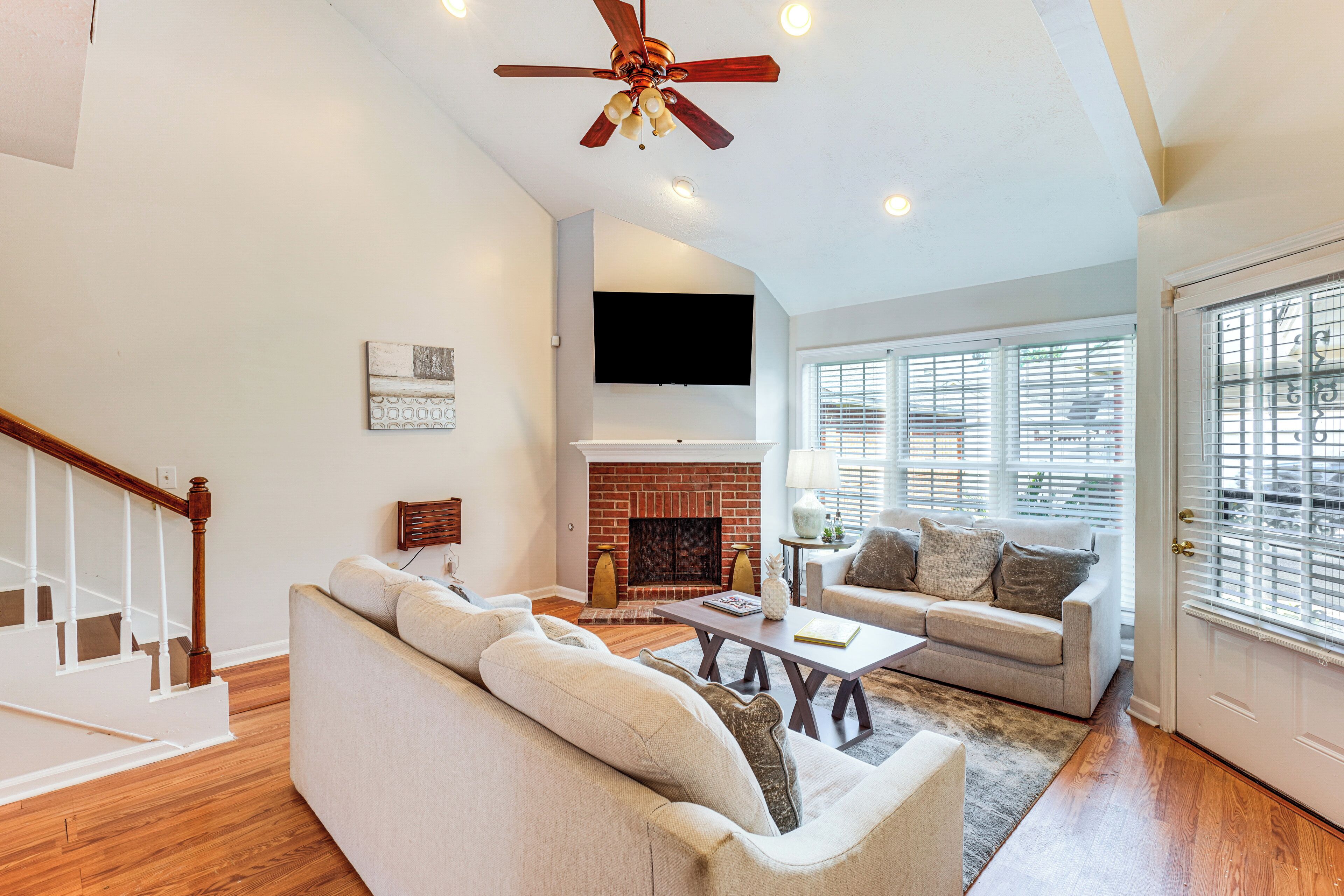 TV, fireplace