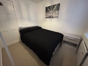 Strykjärn/strykbräda, internet och sängkläder