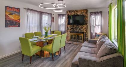 Alien-Crash-Site-Themed Retreat in Roswell