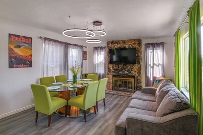 Alien-Crash-Site-Themed Retreat in Roswell