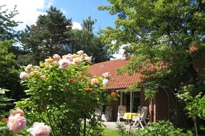 Outdoor dining - A - Holiday home in the garden (Bad Harzburg)