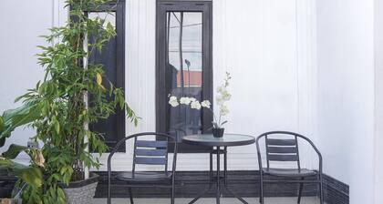 Stylish Twin Suite Escape W/ Free WiFi and Parking