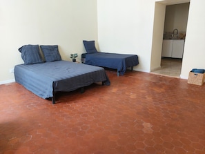 1 bedroom, internet, bed sheets
