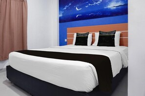 Room - Luxury Deluxe DBL Retreat W/ Free WiFi and Parking (Padang)