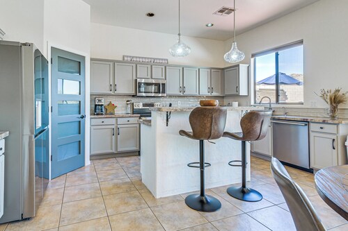 Private Pool + Yard: Gold Canyon Getaway!