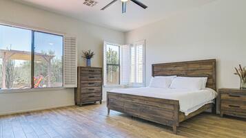 3 bedrooms, desk, iron/ironing board, travel crib