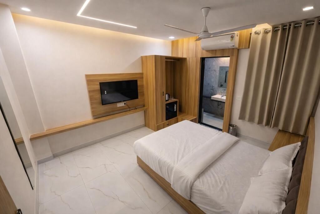 Desk, laptop workspace, free WiFi