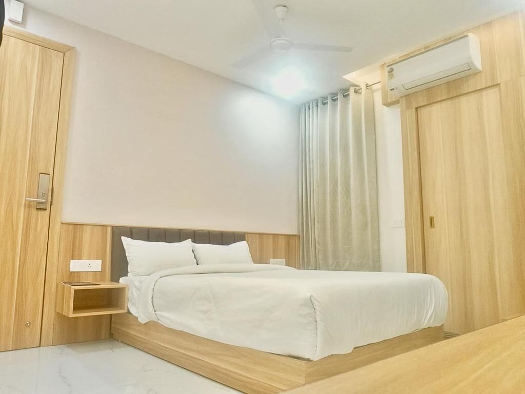 Deluxe Double Room, City View | Desk, laptop workspace, free WiFi