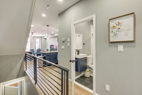 Philly Condo w/ Rooftop Deck! Walk to Broad St