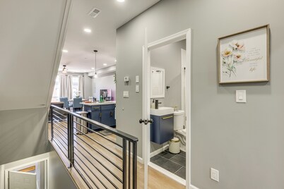 Philly Condo w/ Rooftop Deck! Walk to Broad St