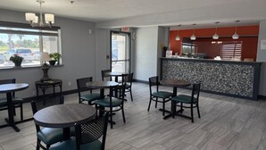 Dining - 2 Full Beds | Non-Smoking (Aransas Pass)