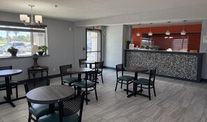 Dining - 2 Full Beds | Non-Smoking (Aransas Pass)