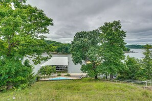Exterior - Lakefront Condo, Close to Bagnell Dam Strip (Lake Ozark)