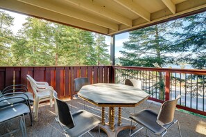 Outdoor dining - Balcony w/ Lake & Mtn Views! Walkable Dillon Condo (Dillon)