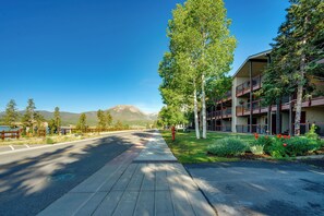 Property grounds - Balcony w/ Lake & Mtn Views! Walkable Dillon Condo (Dillon)