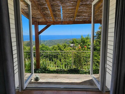 Charming apartment with a panoramic view of the sea. 5 minutes from the beaches