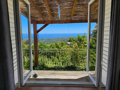 Appartement de charme avec vue panoramique sur la mer. A 5 minutes des plages