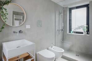 Shower, hair dryer, bidet, towels - Cappuccini Apartment (Palermo)