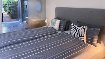 1 bedroom, desk, iron/ironing board, WiFi (free)