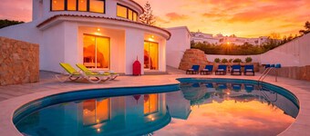 Villas with 2 Heatable Pools & BBQ