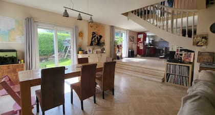 Family home in Morlaix, 20 minutes from the beaches. Pets allowed.