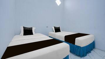 Escritorio, wifi gratis, ropa de cama