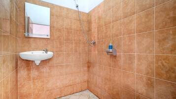 Dusche, Bidet, Handtücher