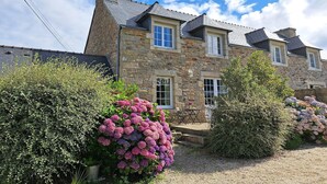 Exterior - Stone house in Brittany by the sea (Lannilis)