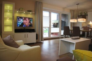 Smart TV, DVD player, books, stereo - Residence Hohe Lith 4.07 (Cuxhaven Duhnen)