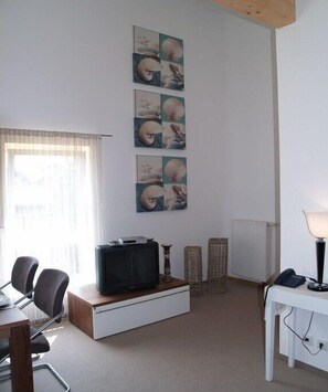 Smart-TV, DVD-Player, Bücher