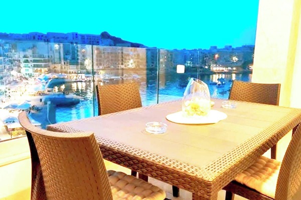 Apartment, 2 Bedrooms, Smoking, Balcony | Dining room