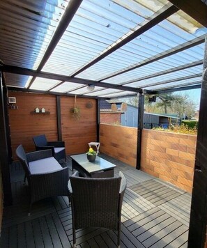 Terrace/patio - Holiday home in Eilsum with swimming pool (Eilsum)