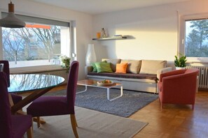 Smart-TV, DVD-Player, Bücher