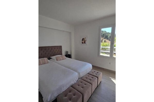 2 chambres, fer et planche à repasser, Wi-Fi, draps fournis